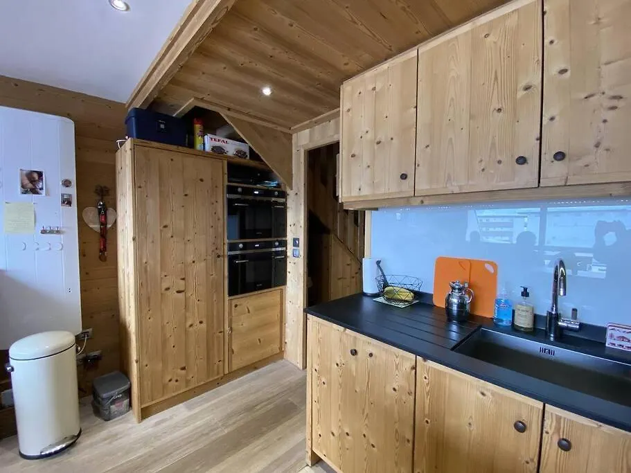 Alpe D'Huez Houses - Chalet Des Roches - Duplex, Sur Les Pistes De 3 Chambres !